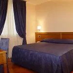 Iris Hotel