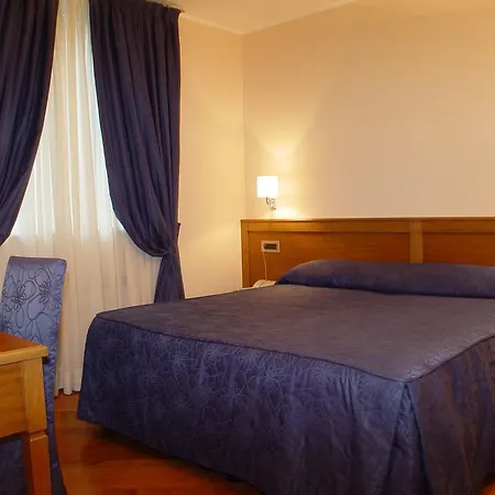 Iris Hotel