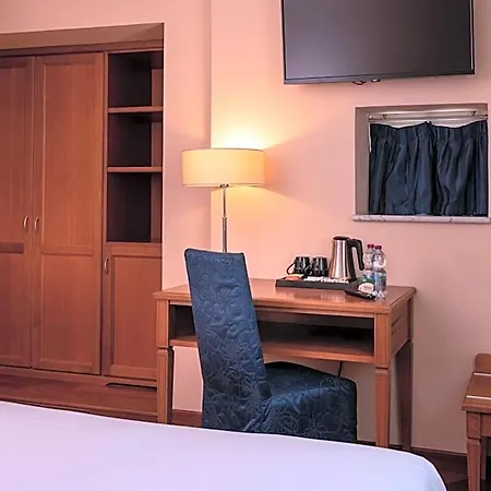 Iris Hotel