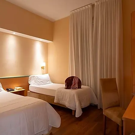 Iris Hotel 3*