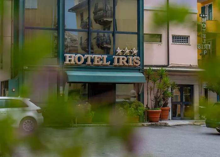 Iris Hotel 3*